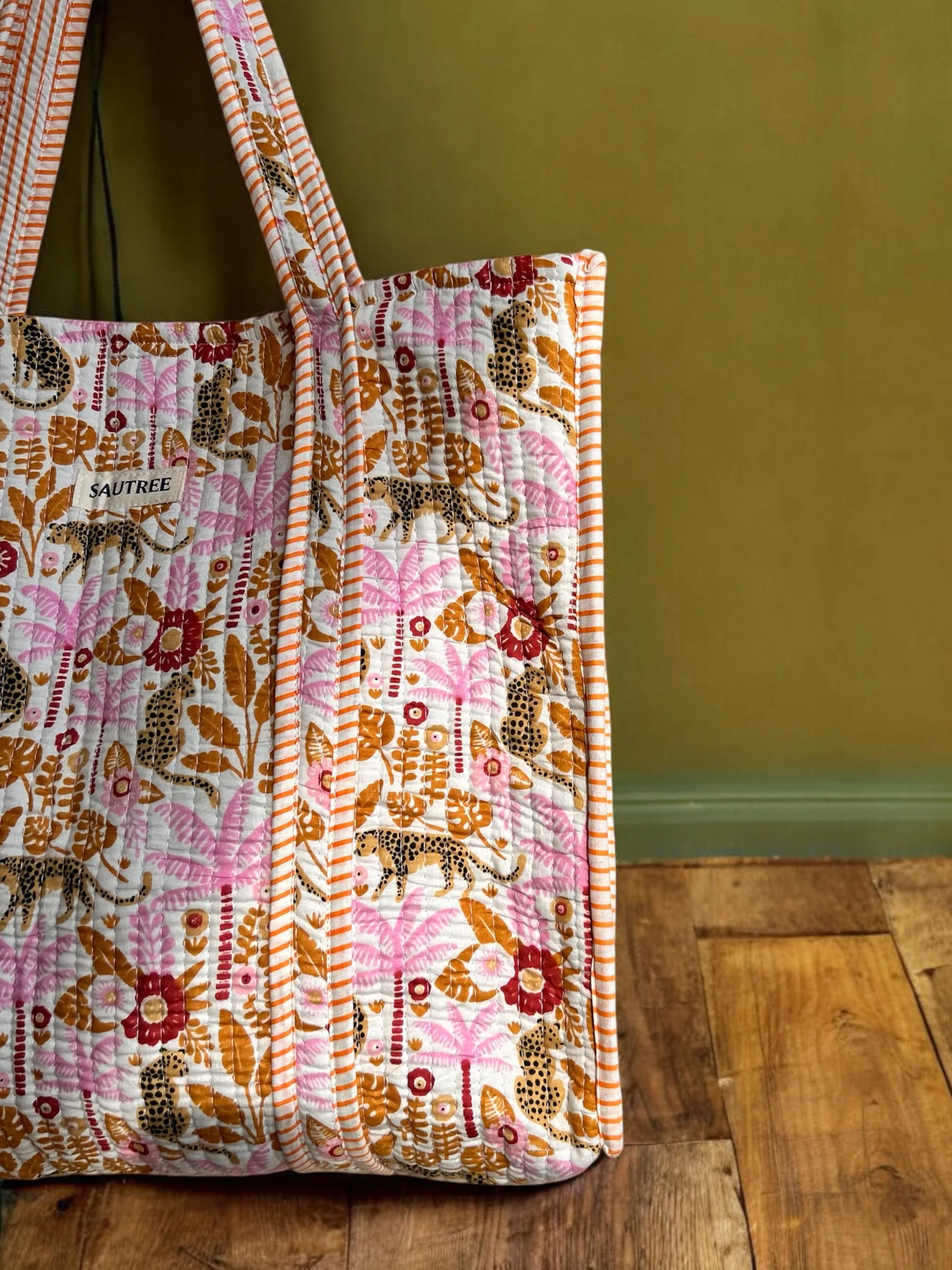 Jungle Escape Quilted Tote Bag - Image 4
